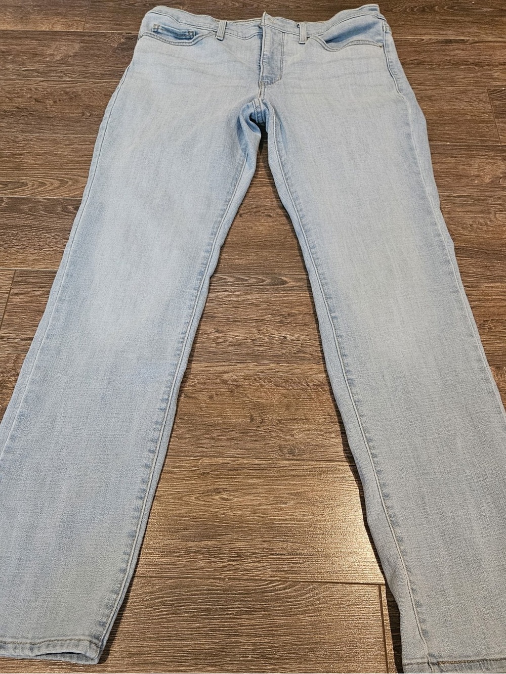 Levi’s 314 Shaping Straight Jeans – Women’s Size 31 – Light Wash